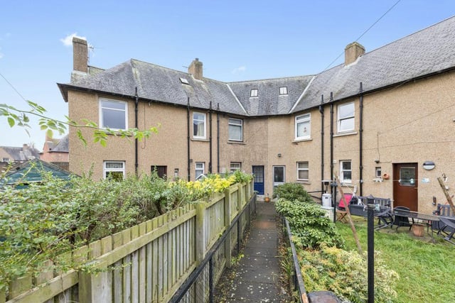 2 bedroom terraced house in Musselburgh.
Average house price in East Lothian - £252,964.