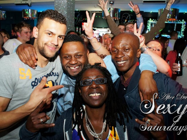 How many photobombers can you spot?