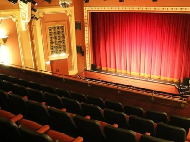 Mansfield has a great theatre - with shows to entertain the whole family. Residents are especially encouraged to experience the theatre's well-loved pantomime, which runs every year around Christmas time.