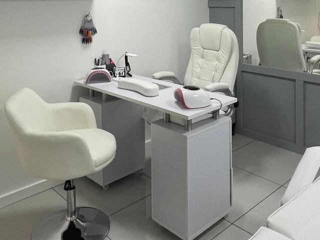 Nicole's Beauty Lounge, 51 Black Scotch Ln, Mansfield NG18 4JT: Nails: Acrylic extensions, builder gel (BIAB), and custom nail art designs. Aesthetics & Facials: Luxury facials, chemical peels. Eyes & Brows: Lash lifts (LVL), eyelash tinting, brow lamination, and brow wax and tint. Rated: 5.0 (29)