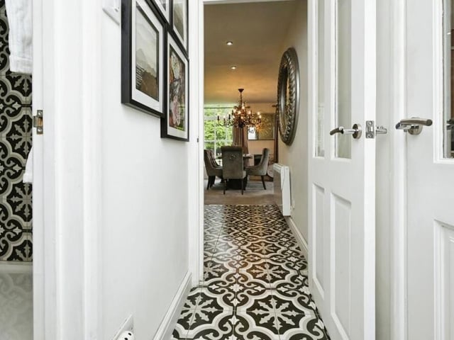The charming hallway will now lead us to the apartment's double bedroom and shower room.