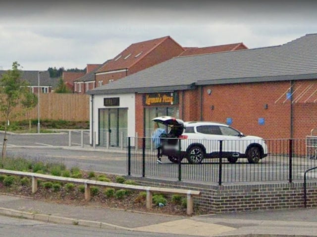 Lorenzo's Pizza, Unit 2 Cavendish Way, Clipstone, has a 4.7/5 rating based on 37 reviews
