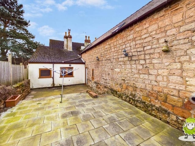 This pleasant patio is the ideal spot for relaxation in the summer.