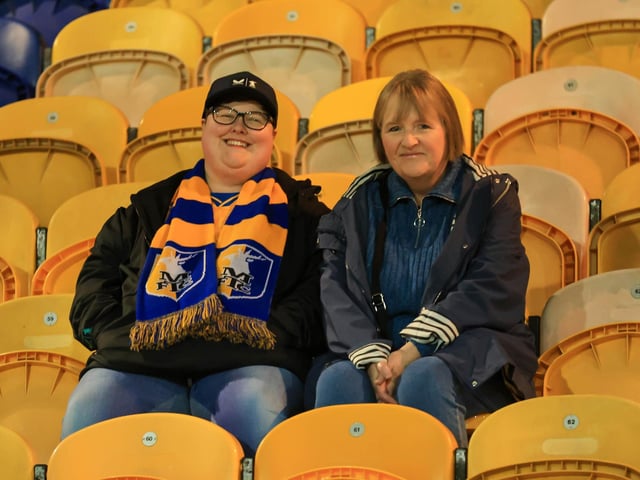 Mansfield Town were unable to bag all three points despite Oxford being reduced to nine men for the closing stages.