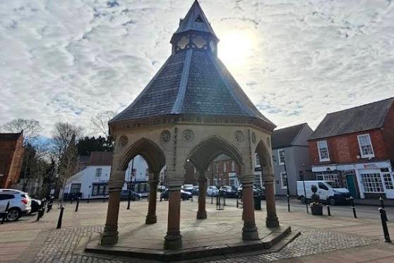 Bingham is praised for its recent "injection of youthful spirit" and thriving independent scene. It offers the benefits of rural living—surrounded by the rolling countryside of the Vale of Belvoir—while being just nine miles (15 minutes) from Nottingham city centre.