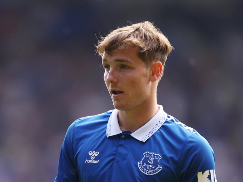 Leyton Orient have signed midfielder Lewis Warrington from Everton on a two-year deal.