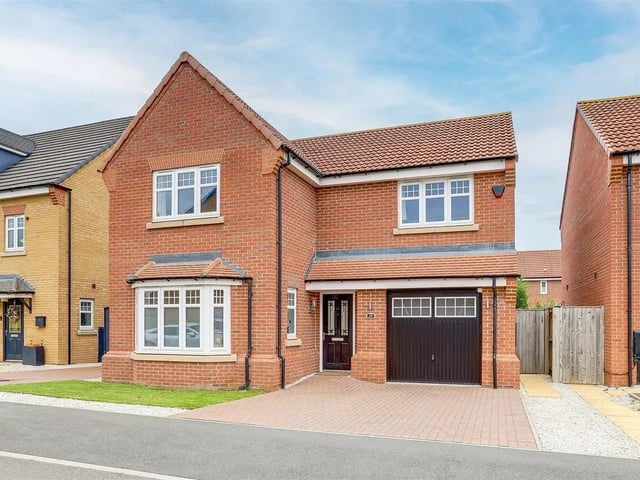 This well presented detached house offers a wealth of space both inside and out, making it a perfect purchase for any family buyer looking to move straight in. The property has been well-maintained throughout and offers a modern, stylish interior, ideal for contemporary living. Situated in a popular and convenient location, it’s within close proximity to excellent transport links, local shops, and great schools-making this a fantastic choice for growing families.