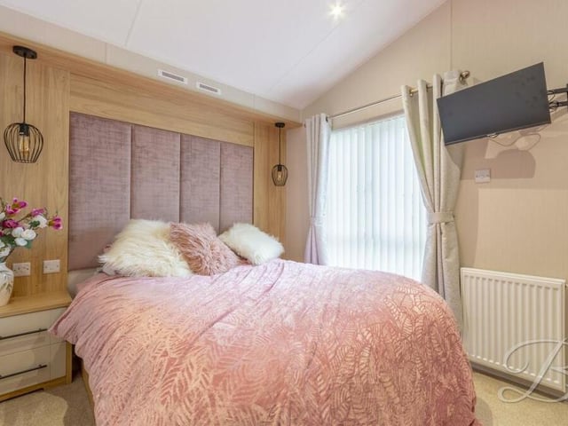 Let's move on to the bedrooms now at the other end of the mobile park home. Here is the charming master, with a window facing the back of the property.