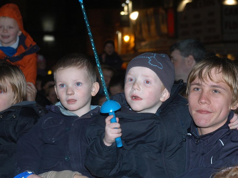 Mansfield Christmas Light switch on. The crowds enjoying the party atmosphere in 2006