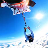 Lee held on to Dan via a rope for 2.8 miles, travelling at over 125mph horizontally.