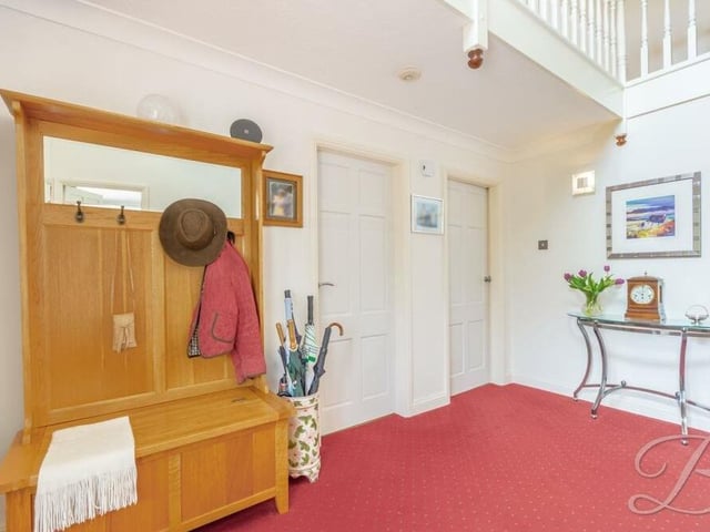 Another view of the entrance hallway. How did that song go?.....'Wherever I lay my hat, that's my home'?