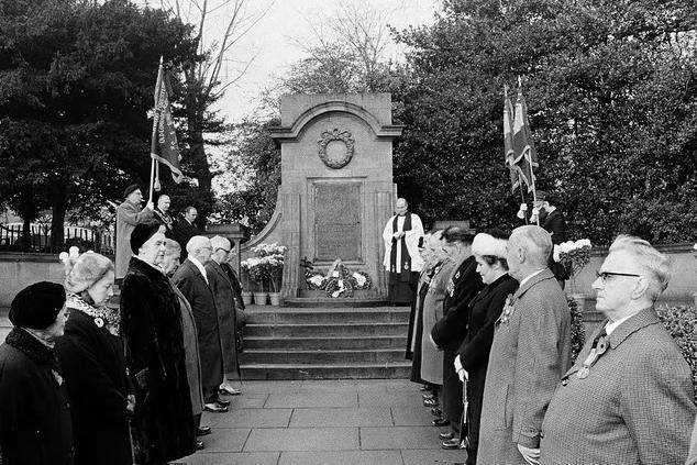 Laying the wreaths at the Cenotaph in 1968.
