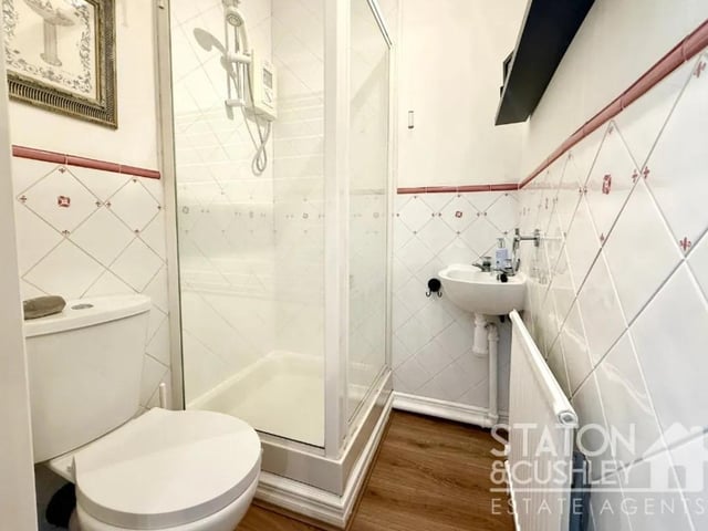 The master benefits from its own en suite.