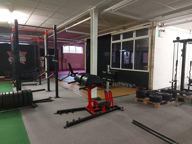 Old Tyme Strength, on Victoria Street, has a 4.8 rating on google reviews.