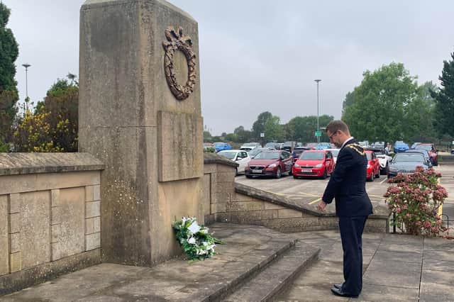 Andy Abrahams, Mansfield mayor, lays a wreath in tribute to the Queen at Mansfield Cenotaph.