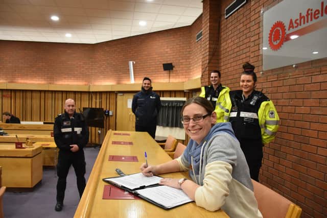 Councillor Helen-Ann Smith signing the contract.