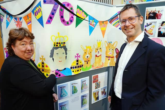 Together Again art exhibition launched at Mansfield Museum with Artist Claire Taylor. Sarah from Corner House floating support talks to Mayor Andy Abrahams about her art work on display.