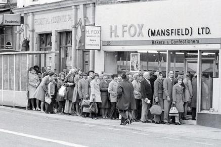 Mansfield shoppers queue patiently outside Fox's Bakers and Confectioners during the 1977 bread strike.