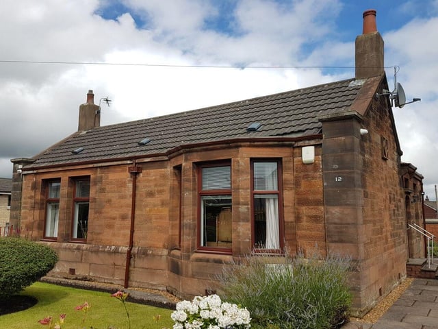 2 bedroom bungalow in Newmains.
Average house price in North Lanarkshire - £116,565.