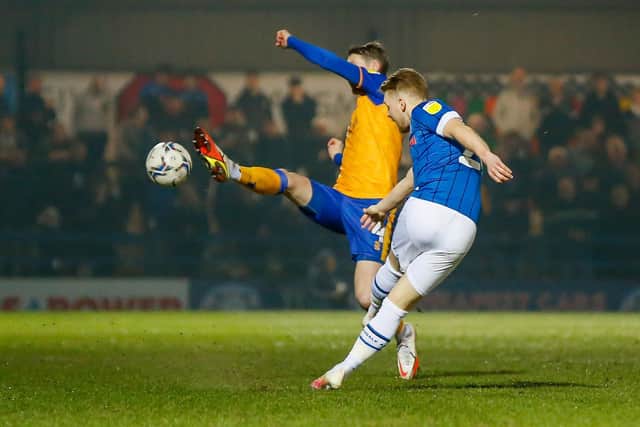 Mansfield Town defender Elliott Hewitt blocks the shot. Photo by Chris Holloway/The Bigger Picture.media.