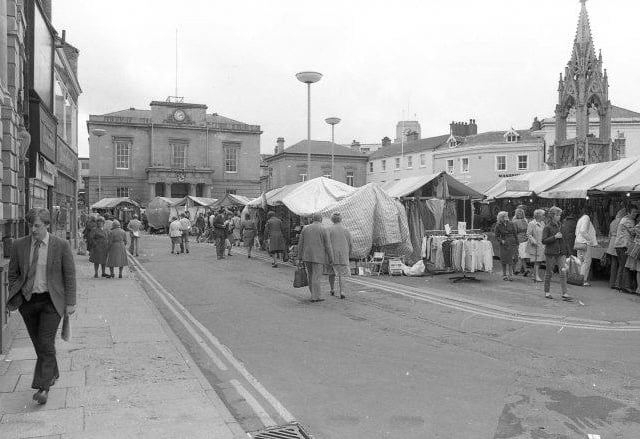 The market had hundreds of stalls each week.
