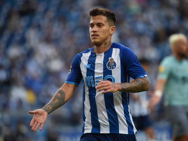 Leicester City are said to be keeping tabs on Porto midfielder Otavio, and are believed to have scouted him during his side's game against 1-0 win over AC Milan last night. His release clause will drop to €40m next summer. (Sport Witness)
