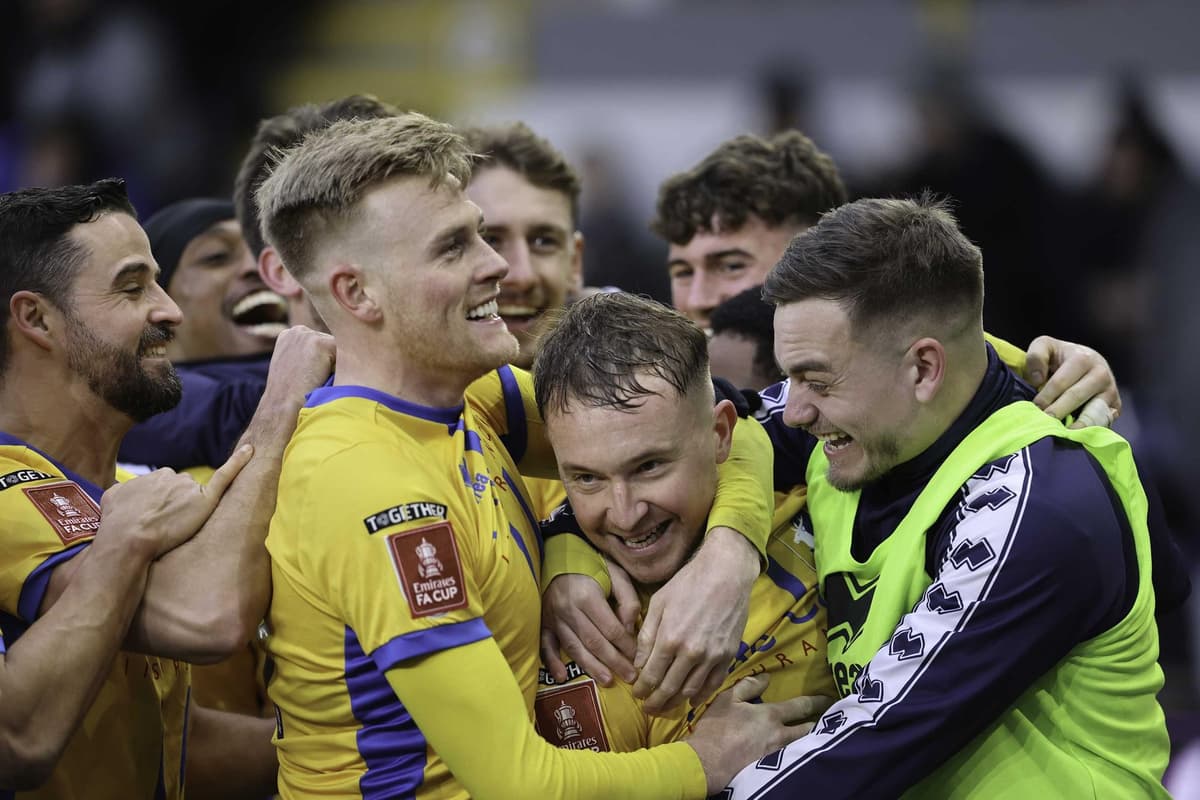 Ruhm in Burnley: Mansfield Town besiegt in FA-Cup-Überraschung einen ...