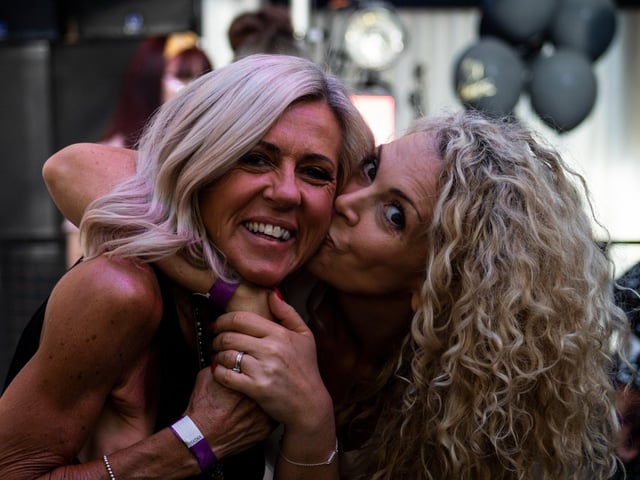 Giz a kiss!