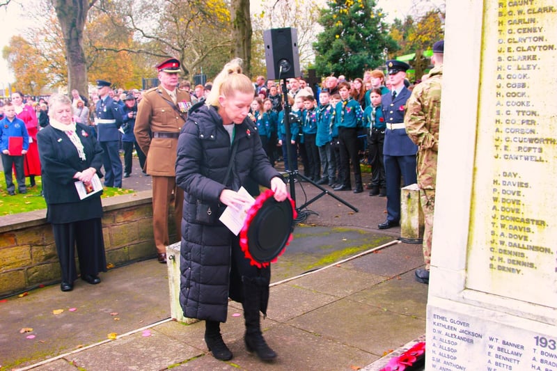Coun Vicki Heslop laying a wreath at the Sutton cenotaph