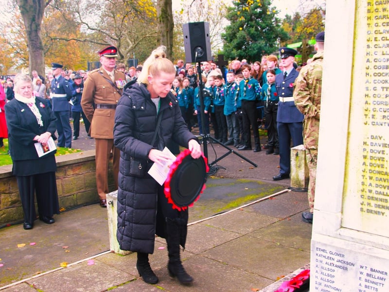 Coun Vicki Heslop laying a wreath at the Sutton cenotaph