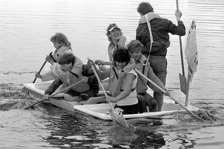 'Sailors' take to King's Mill Reservoir in 1986.
