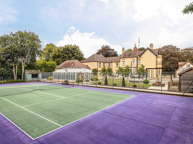 A Wimbledon worthy tennis court, emulating the centre court experience, is the perfect addition to this package, along with an in-keeping adjacent pavilion.