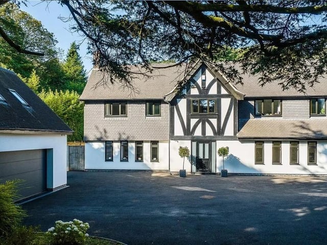 This property is simply stunning and comprises of four bedrooms, four bathrooms and multiple impressive reception rooms. Positioned in the highly sought-after location of Ravenshead