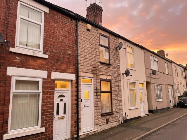 Situated on Gedling Street, Mansfield, just off the popular Nottingham Road area, this two-bedroom terraced property offers excellent potential for buyers looking to modernise and add value. The accommodation comprises a lounge and kitchen to the ground floor, along with a downstairs bathroom. To the first floor are two good-sized bedrooms and a second bathroom, providing a flexible layout ideal for modern living. The property requires updating throughout, making it an ideal opportunity for investors, first-time buyers, or anyone seeking a renovation project.
