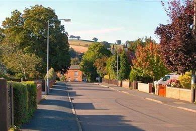 The village of Calverton is renowned for celebrating its haunted locations. And nowhere more so than George's Hill which, even to this day, is said to be avoided by taxi drivers after dark. There have been numerous sightings of a phantom, dressed in black, bearing a large, hooked nose and wearing a big hat and silver chain.