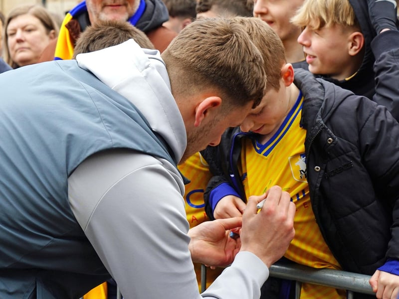 Crowds packed into Mansfield town centre this afternoon to salute their heroes.