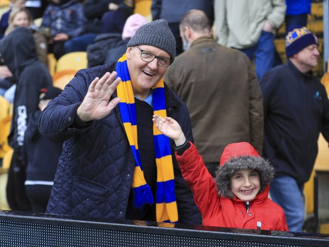 A sloppy Mansfield Town were well beaten by Reading on Easter Monday.
