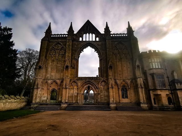 A stone's throw from the bungalow is historic Newstead Abbey itself, the ancestral home of revered poet Lord Byron (1788-1824).