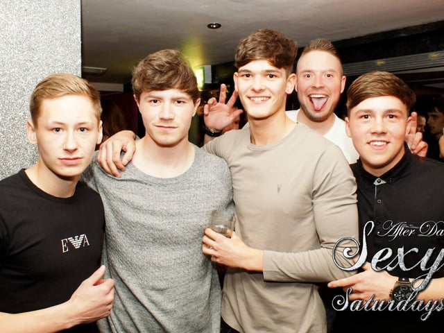 And we'll finish with another appearance from a photobomber!