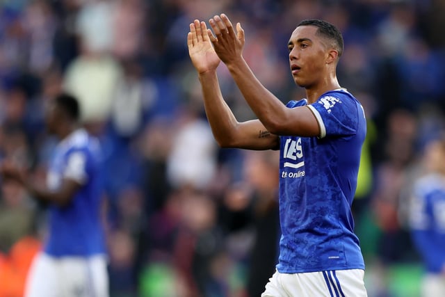 Leicester City midfielder Youri Tielemans is believed to have turned down a contract extension. The Man Utd and Liverpool linked star is now "weighing up his options", with his current deal expiring in 2023. He joined the Foxes for £40m back in 2019. (90min)