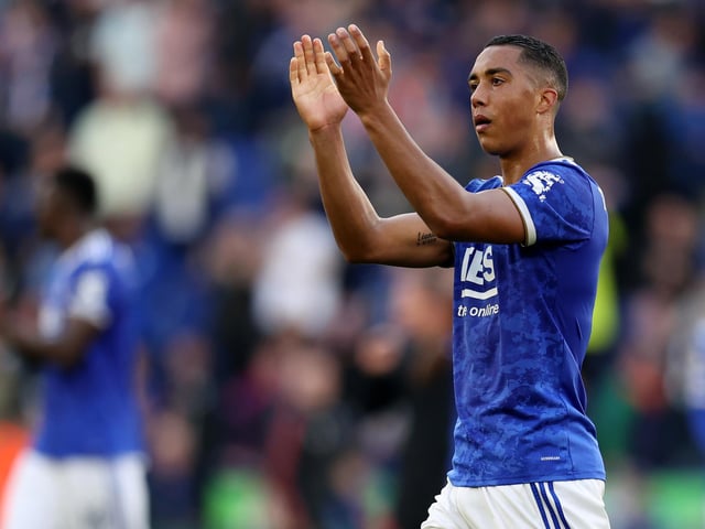 Leicester City midfielder Youri Tielemans is believed to have turned down a contract extension. The Man Utd and Liverpool linked star is now "weighing up his options", with his current deal expiring in 2023. He joined the Foxes for £40m back in 2019. (90min)