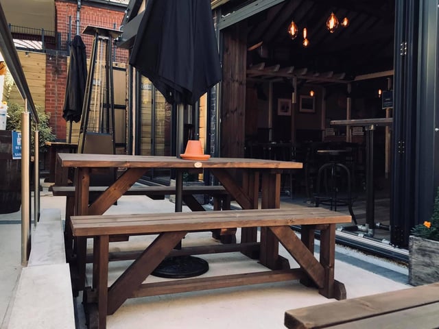 This popular Hucknall venue off High Street has a Google Reviews rating of 4.8 for its live music
