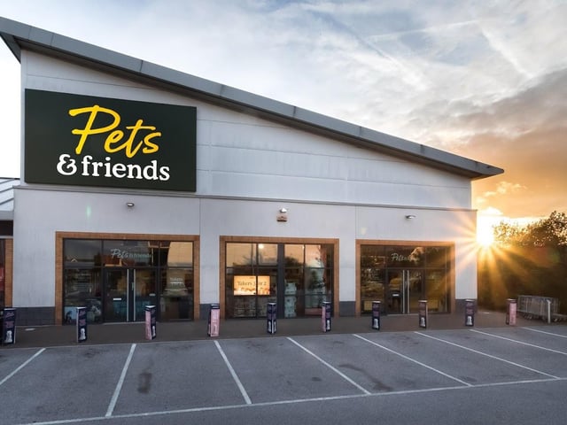 Pets & Friends, located at Unit J, Sandlands Court, Fulmar Close, Forest Town, has a 4.5 rating on Google reviews.