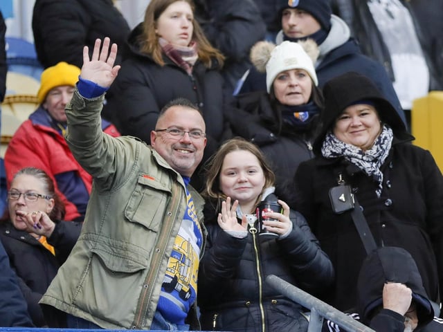 Mansfield Town suffered a fifth straight League One defeat after being beaten by Huddersfield.