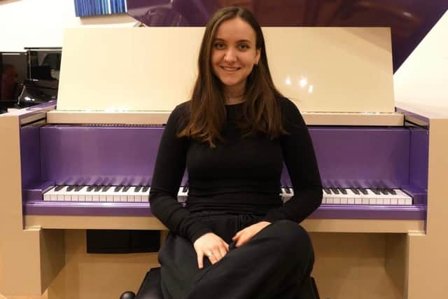 Meet Helen Martyniuk, a 21-year-old pianist from Ukraine. Helen now lives in Mansfield and has gone viral online for her whimsical and upbeat tune.