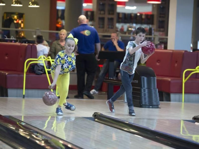 This family-friendly bowling venue offers a fantastic range of entertainment for people of all ages.
