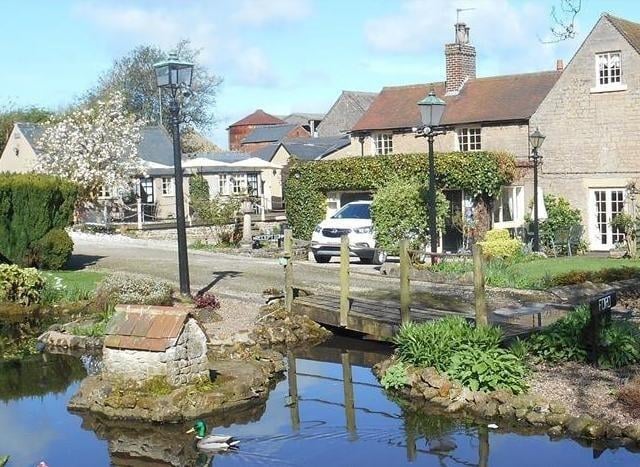 The award-winning Browns of Holbeck Boutique Bed and Breakfast was established in 1990. The B&B is the only 5 Star Gold Award with Visit England in North Nottinghamshire. 
Since 2008, the B&B has been included in The Michelin Guide. This is a must to treat the loved ones to.