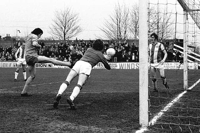 Ernie Moss in action for Mansfield Town.