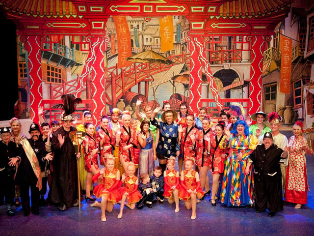 The full cast on stage after the show - Aladdin 2015.