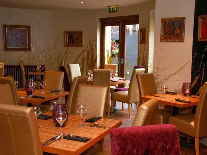 Contemporary bar/restaurant with a menu of international dishes and events from DJs to tribute acts. Rated: 4.5 (877 reviews)